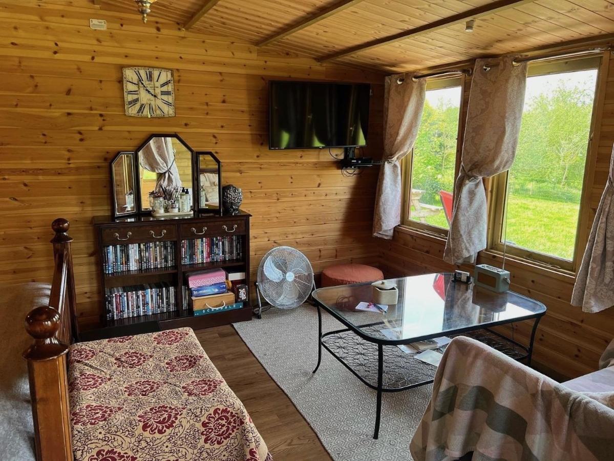 Silver Springs Farm Chalet Dingestow